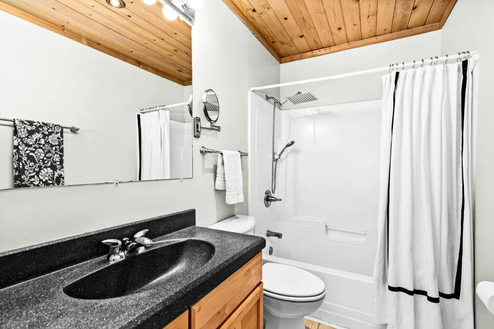 67 Snowshoe Trail Tofte, MN 55615