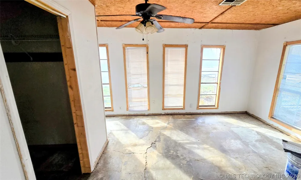303 Chickasaw Street Savanna, OK 74565