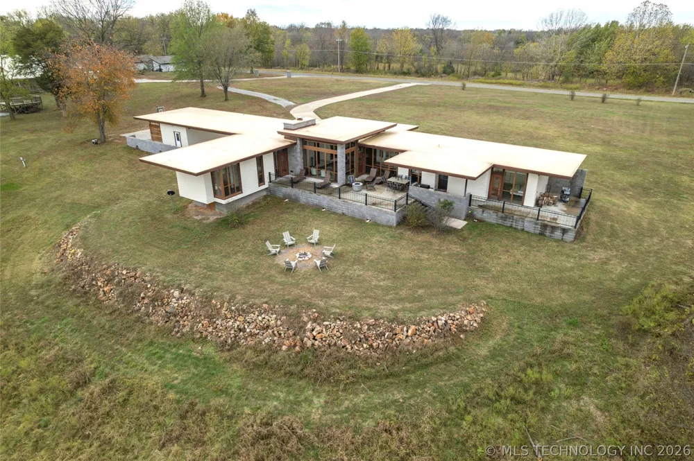 27400 S 614 ROAD Grove, OK 74344
