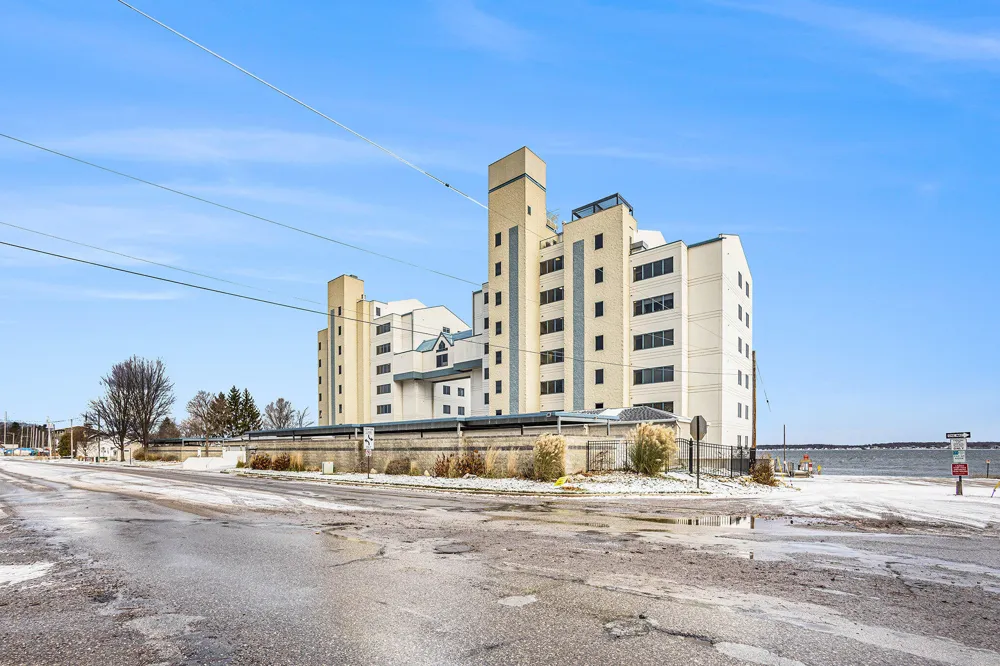 2964 Lakeshore Drive #E403 Muskegon, MI 49441