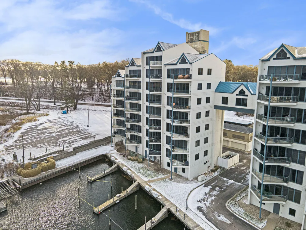 2964 Lakeshore Drive #E403 Muskegon City, MI 49441