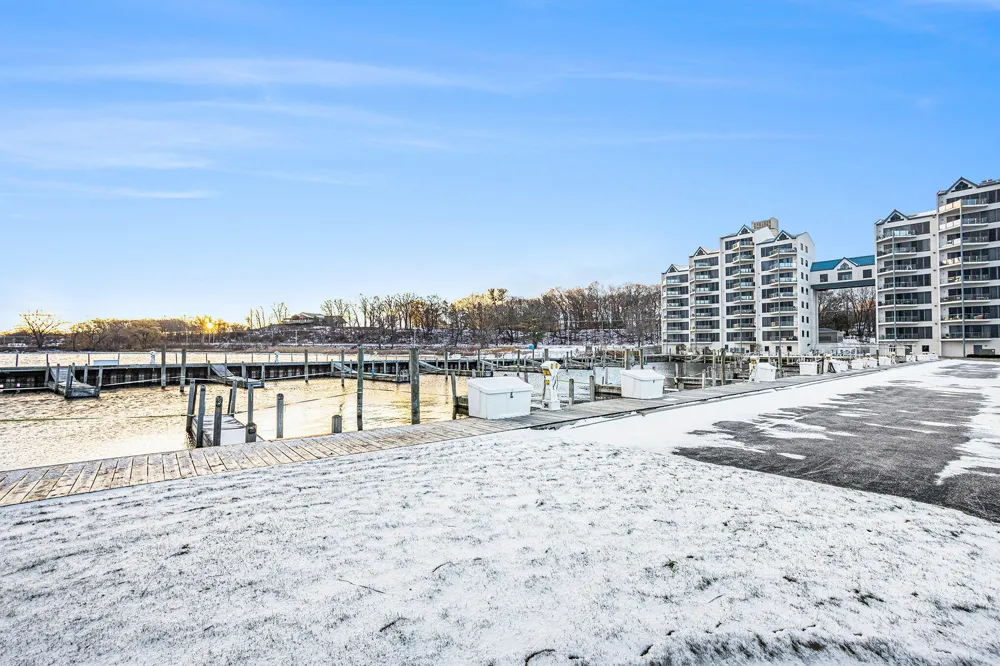 2964 Lakeshore Drive #E403 Muskegon City, MI 49441