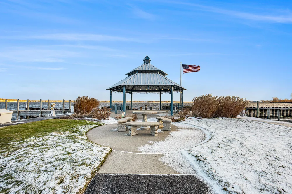 2964 Lakeshore Drive #E403 Muskegon City, MI 49441