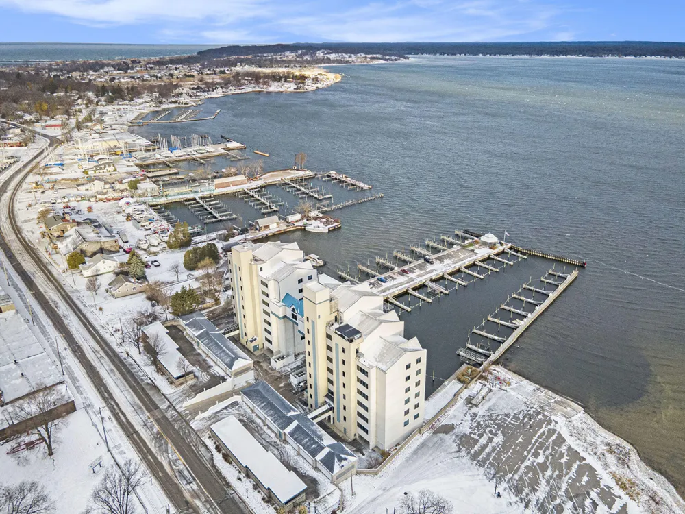2964 Lakeshore Drive #E403 Muskegon City, MI 49441