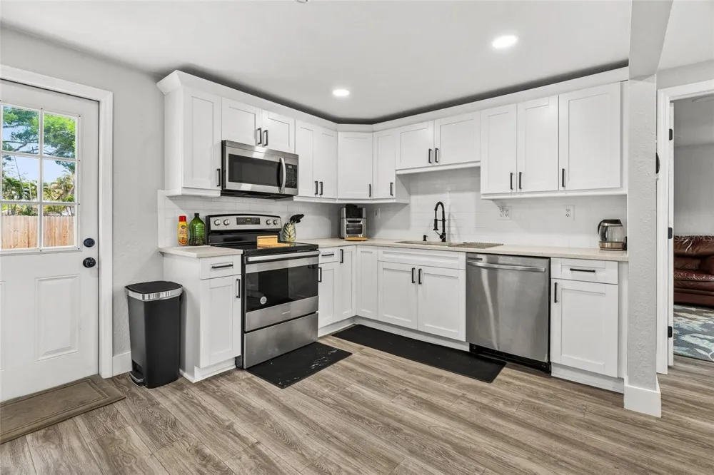 5135 OLD BRADENTON ROAD Sarasota, FL 34234