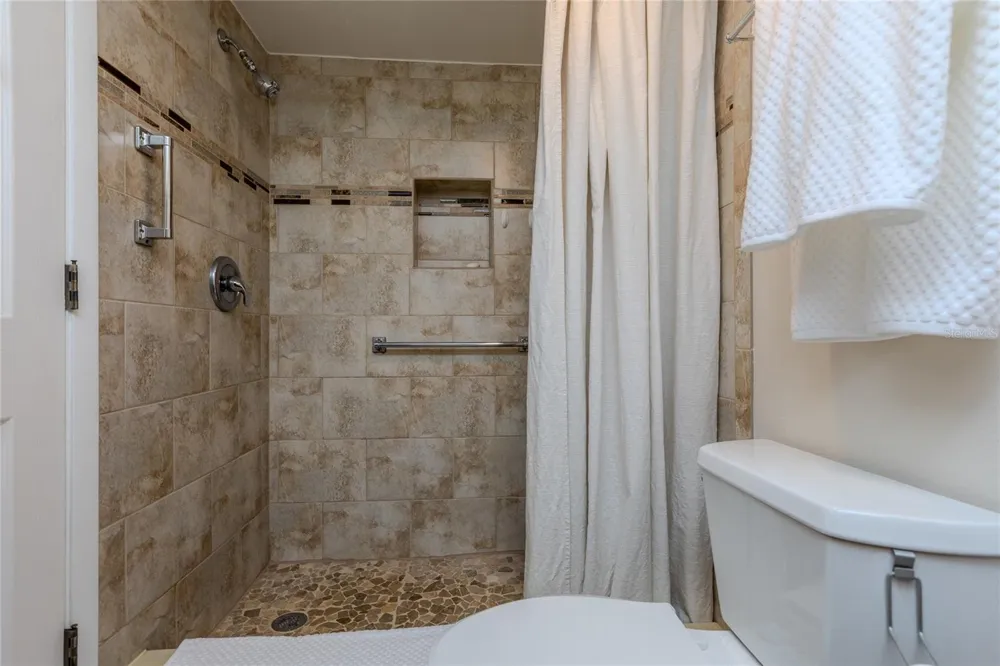 305 30TH AVENUE W #A208 Bradenton, FL 34205