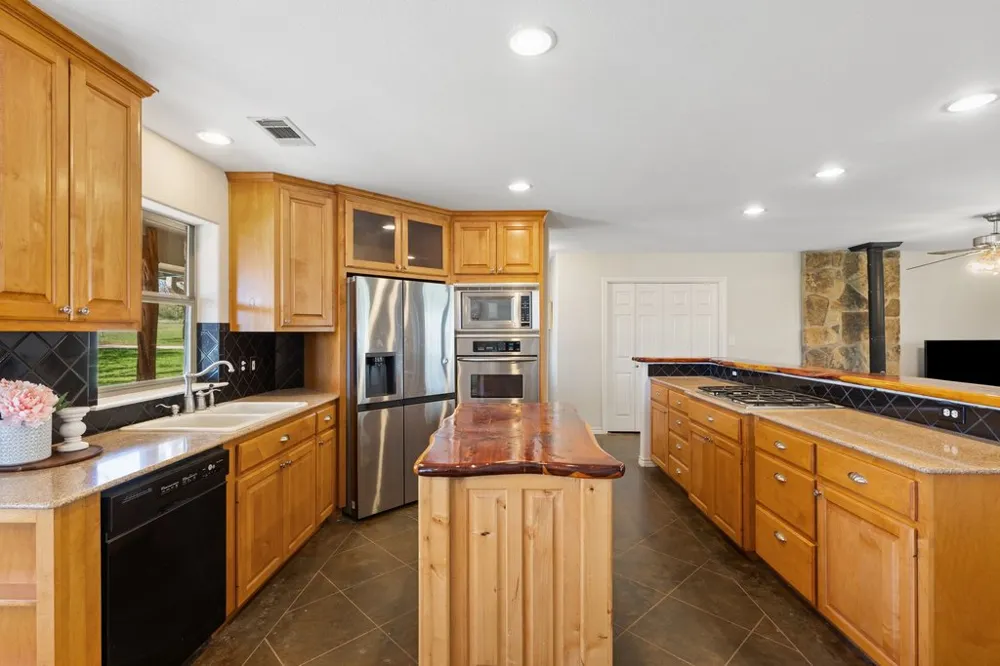 434 W Turner Court Johnson City, TX 78636
