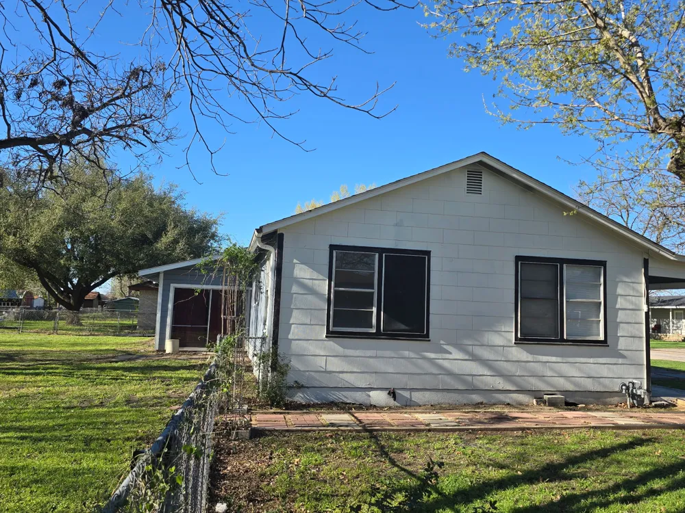 305 5th Street Thorndale, TX 76577