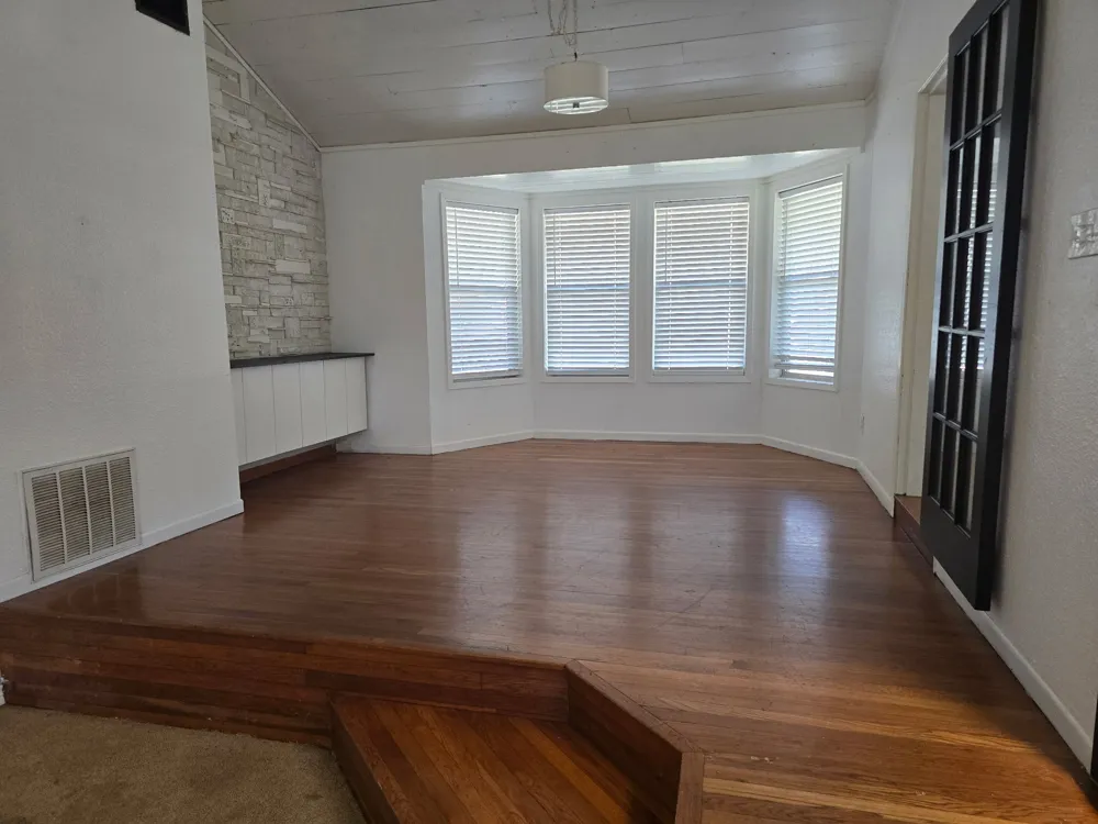 305 5th Street Thorndale, TX 76577