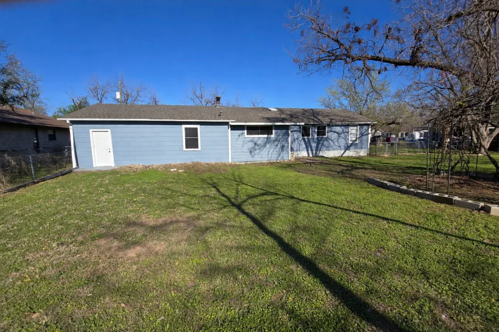 305 5th Street Thorndale, TX 76577