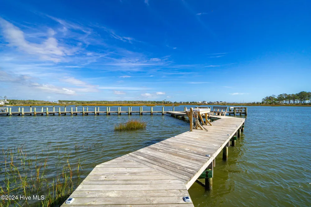 1602 Mainsail Road Morehead City, NC 28557