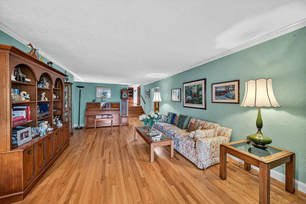 68800 S Shore Drive Edwardsburg, MI 49112