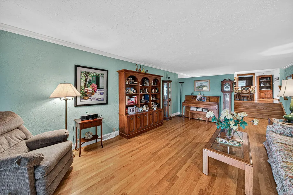 68800 S Shore Drive Edwardsburg, MI 49112