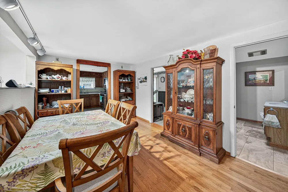 68800 S Shore Drive Edwardsburg, MI 49112