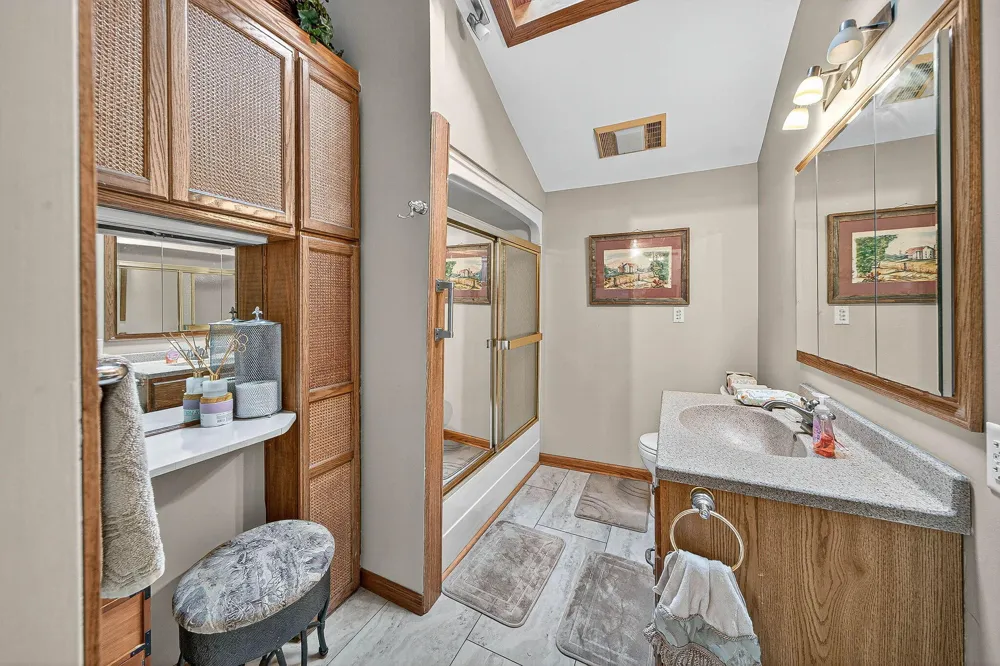 68800 S Shore Drive Edwardsburg, MI 49112