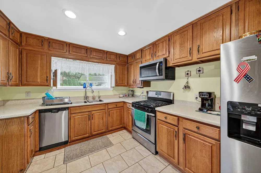 68800 S Shore Drive Edwardsburg, MI 49112