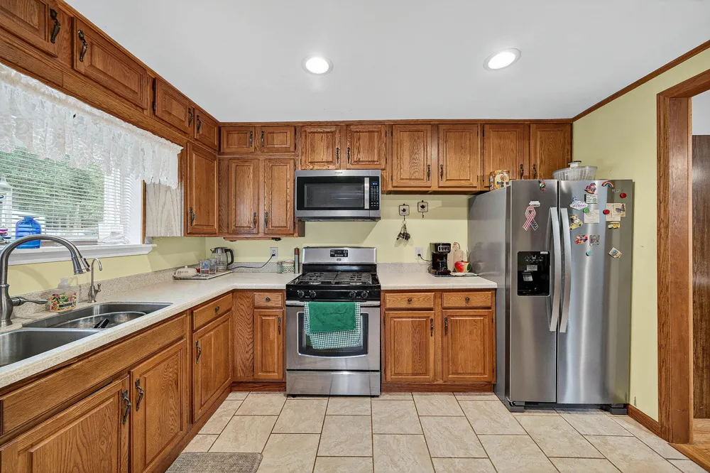 68800 S Shore Drive Edwardsburg, MI 49112