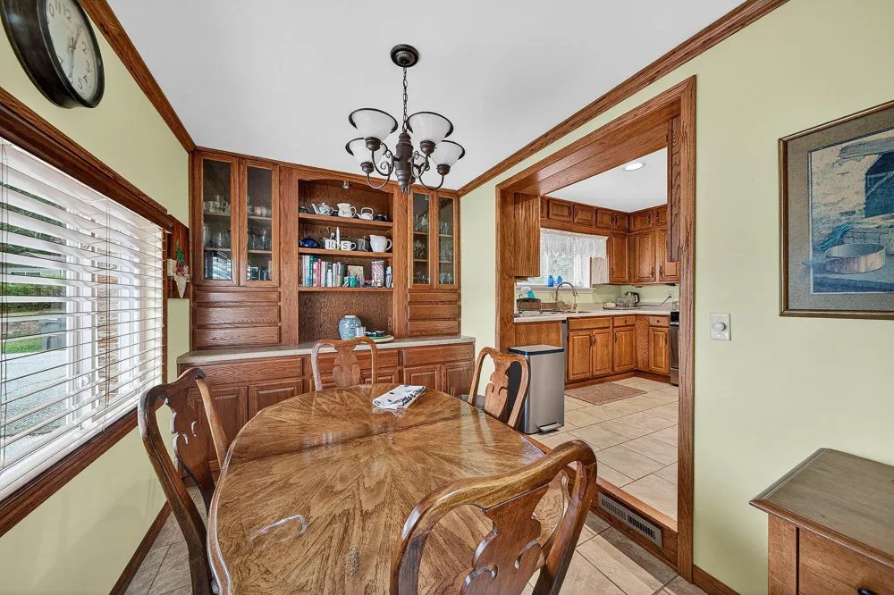 68800 S Shore Drive Edwardsburg, MI 49112