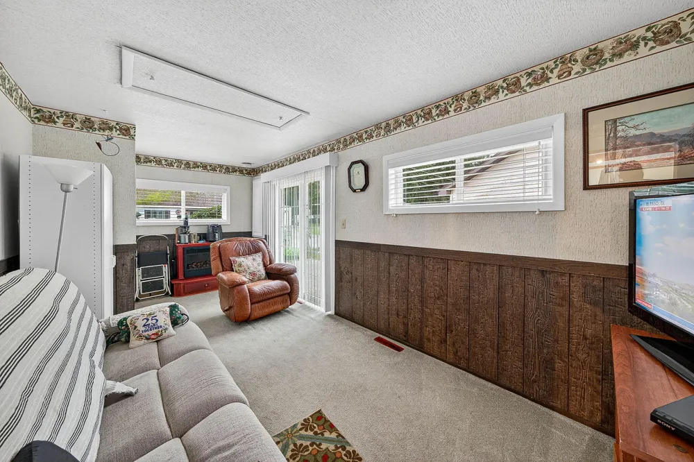 68800 S Shore Drive Edwardsburg, MI 49112