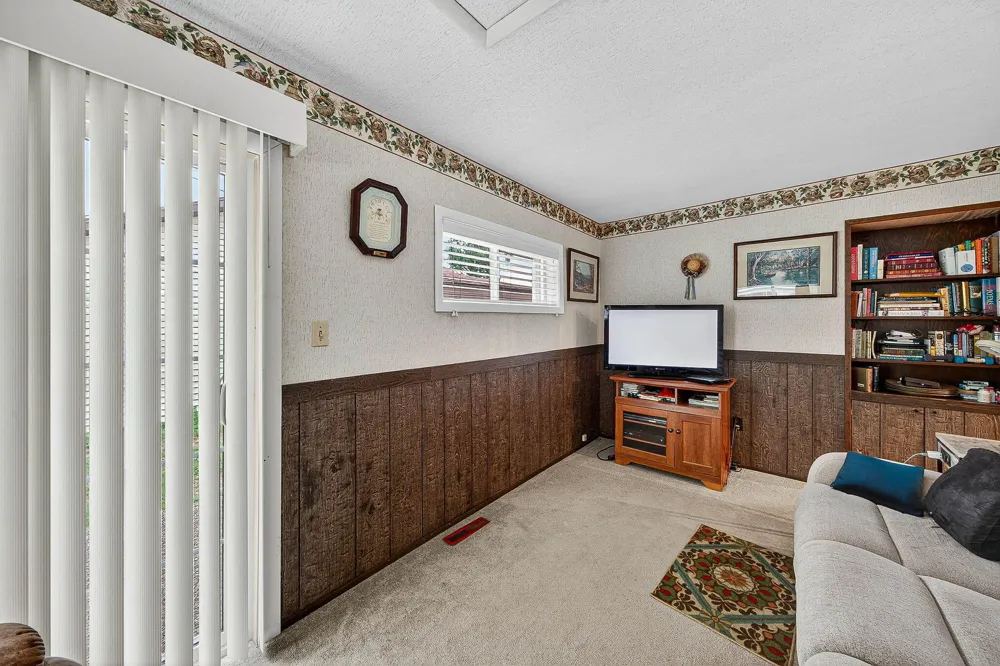 68800 S Shore Drive Edwardsburg, MI 49112