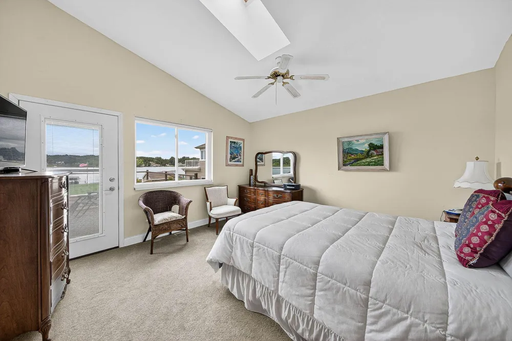 68800 S Shore Drive Edwardsburg, MI 49112