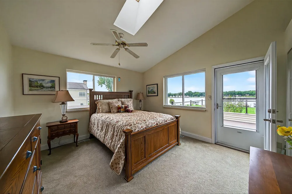 68800 S Shore Drive Edwardsburg, MI 49112