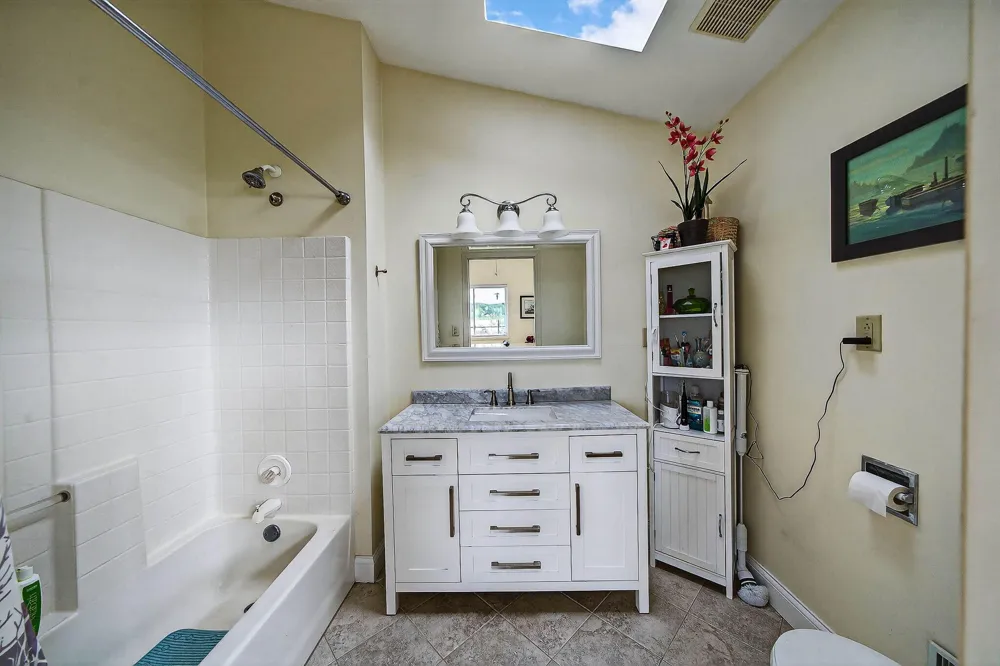 68800 S Shore Drive Edwardsburg, MI 49112