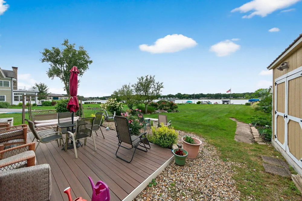 68800 S Shore Drive Edwardsburg, MI 49112