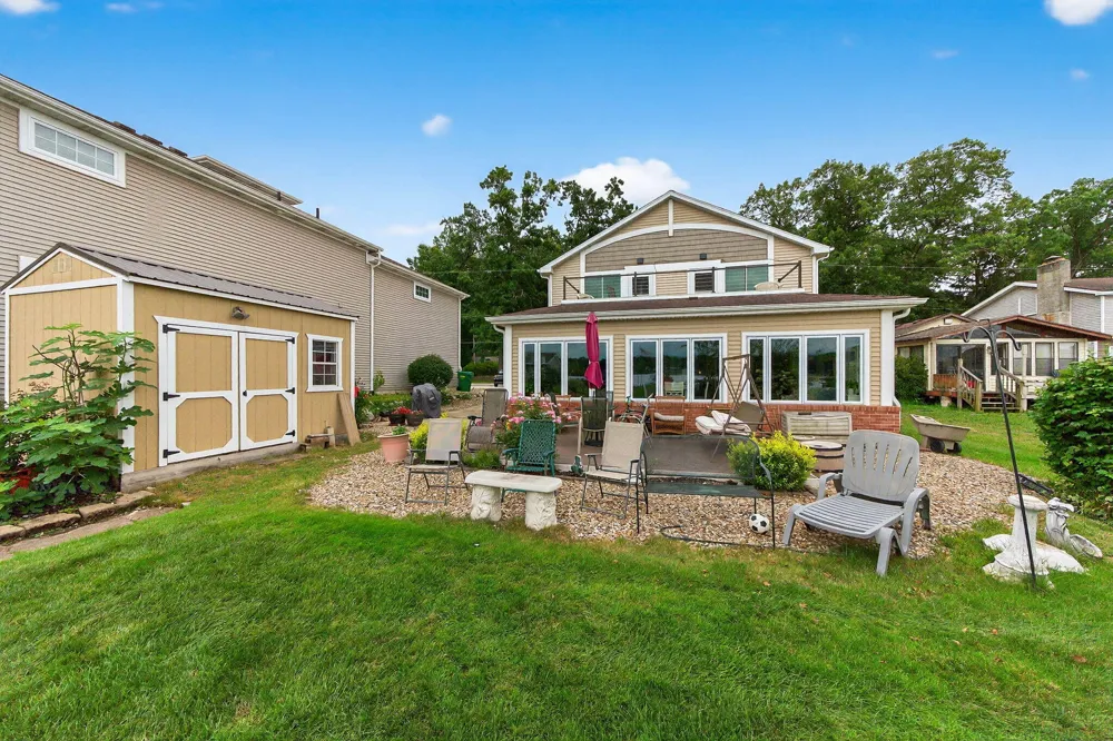 68800 S Shore Drive Edwardsburg, MI 49112