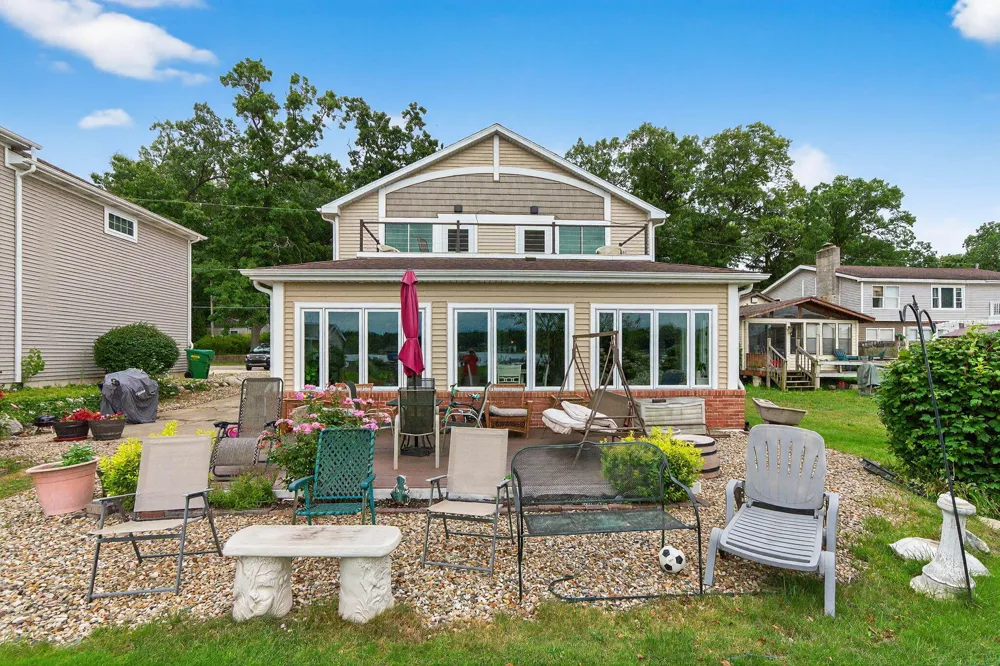 68800 S Shore Drive Edwardsburg, MI 49112