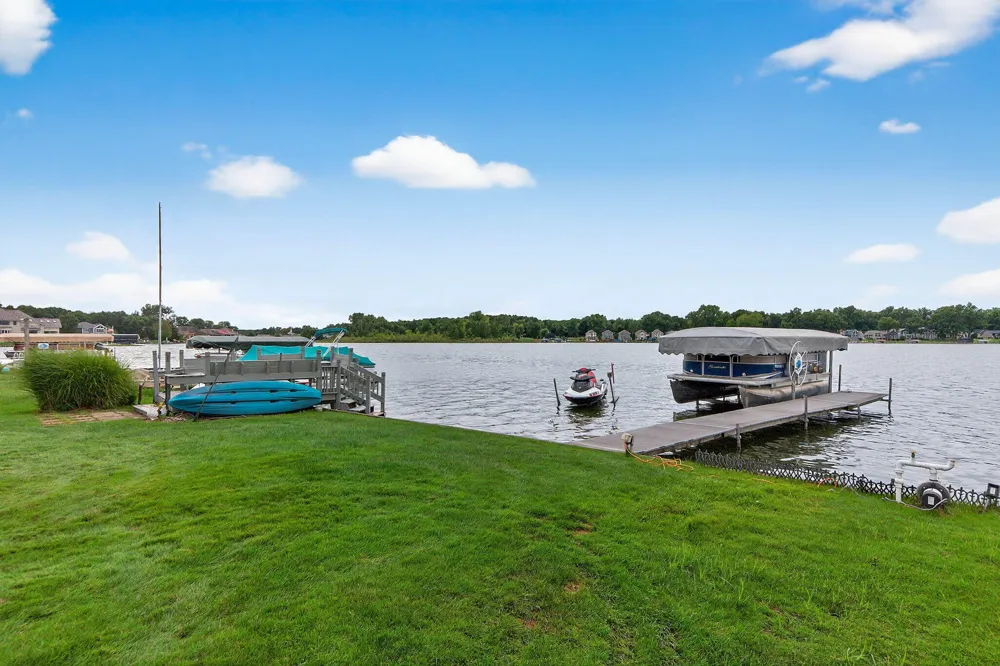 68800 S Shore Drive Edwardsburg, MI 49112