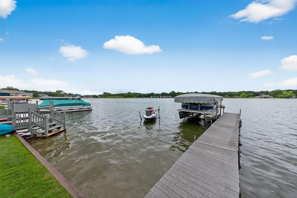 68800 S Shore Drive Edwardsburg, MI 49112