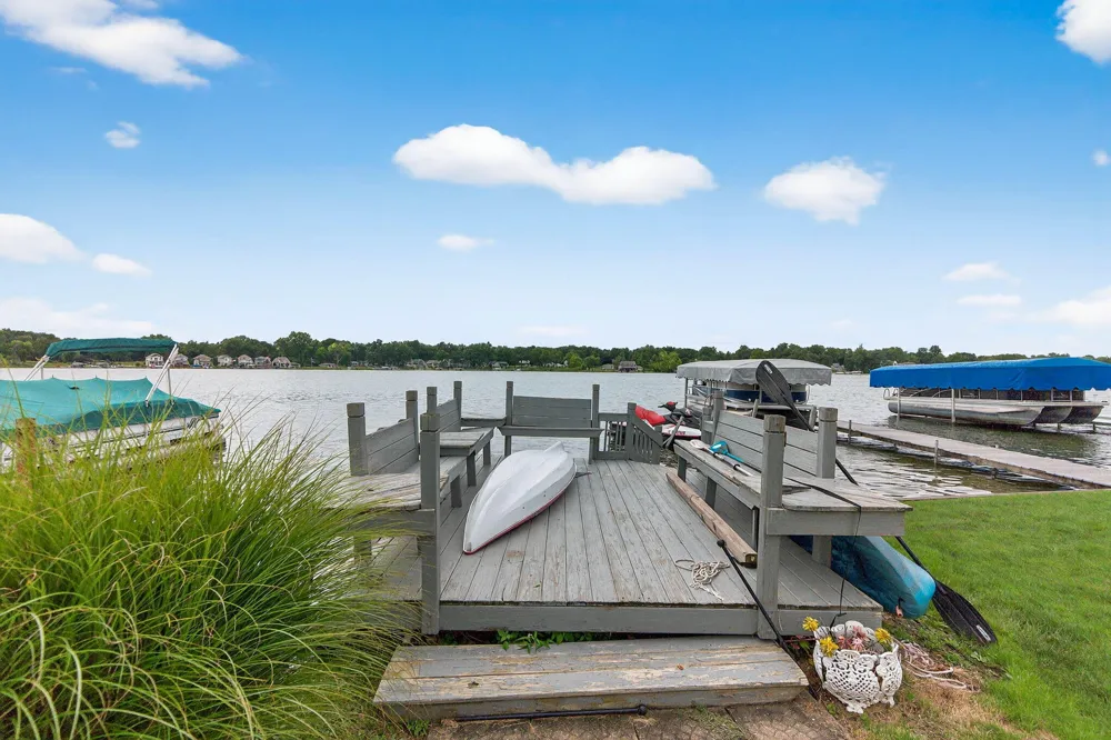 68800 S Shore Drive Edwardsburg, MI 49112