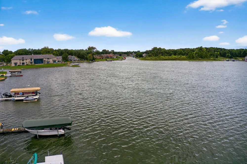 68800 S Shore Drive Edwardsburg, MI 49112