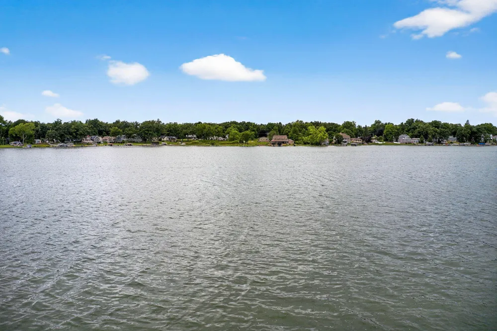 68800 S Shore Drive Edwardsburg, MI 49112