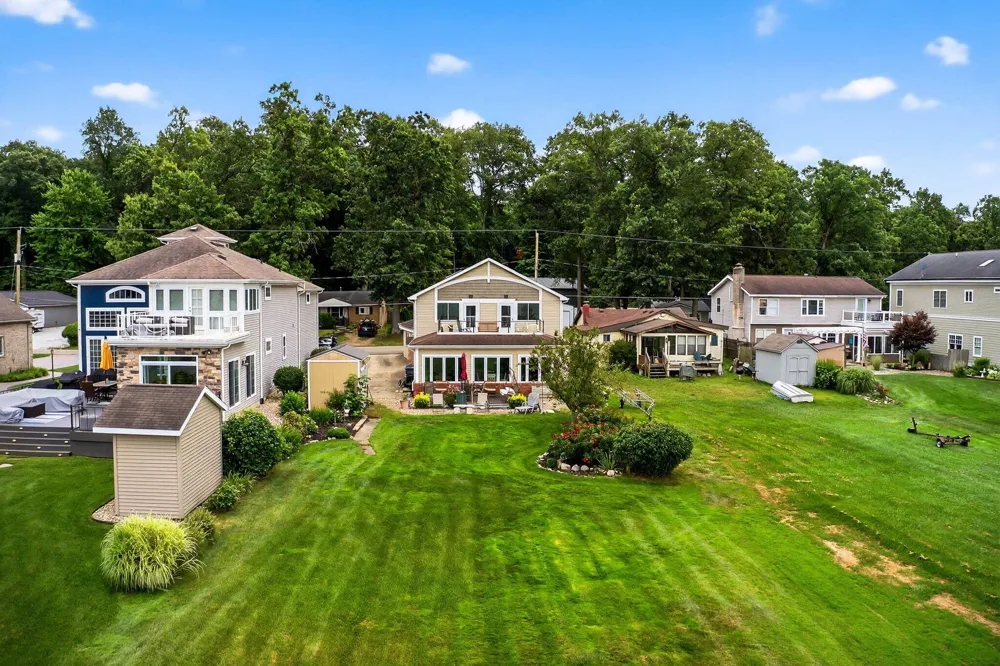 68800 S Shore Drive Edwardsburg, MI 49112