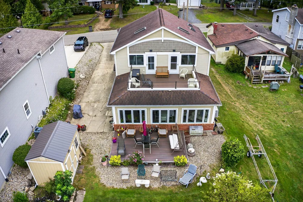 68800 S Shore Drive Edwardsburg, MI 49112