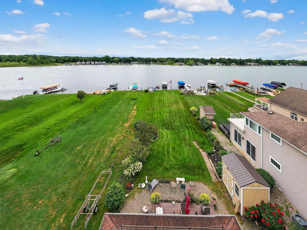 68800 S Shore Drive Edwardsburg, MI 49112