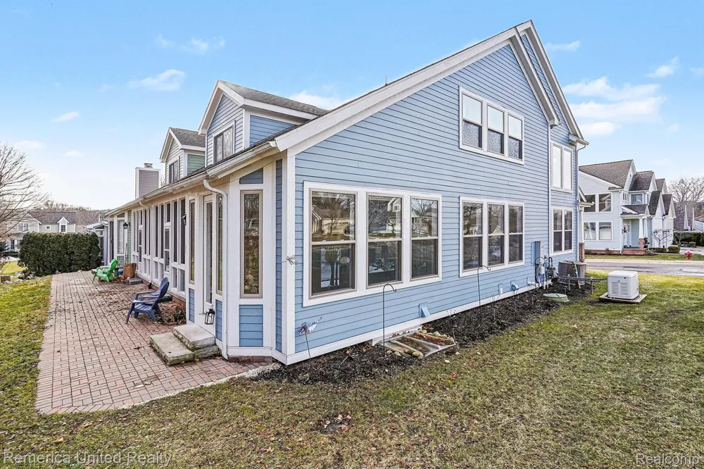 301 River Wood Trail Milford Village, MI 48381