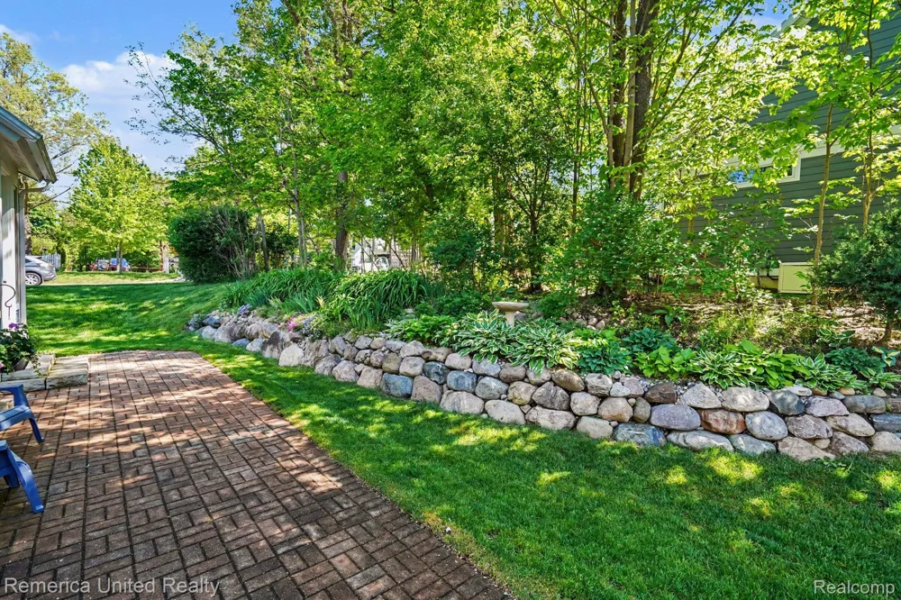 301 River Wood Trail Milford Village, MI 48381