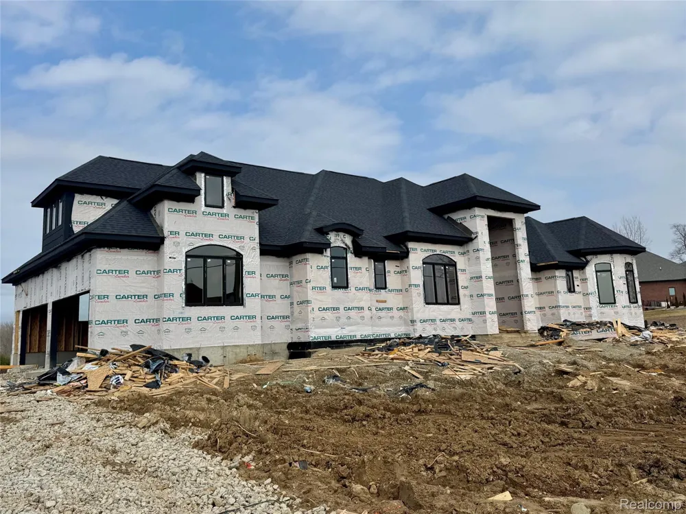 6281 31 Mile Road Washington Township, MI 48095