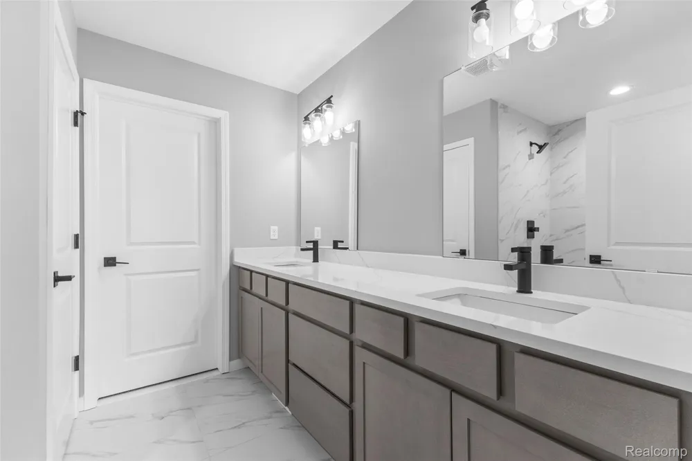 5212 Farmridge Lane Grand Blanc City, MI 48439