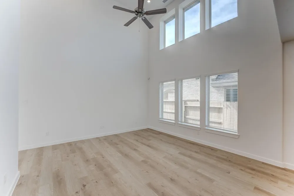 140 Bloomington Loop Hutto, TX 78634