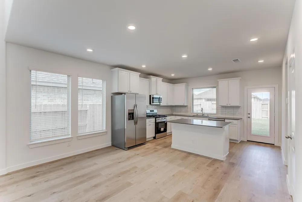 140 Bloomington Loop Hutto, TX 78634