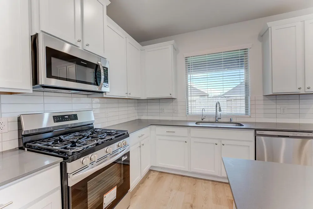 140 Bloomington Loop Hutto, TX 78634