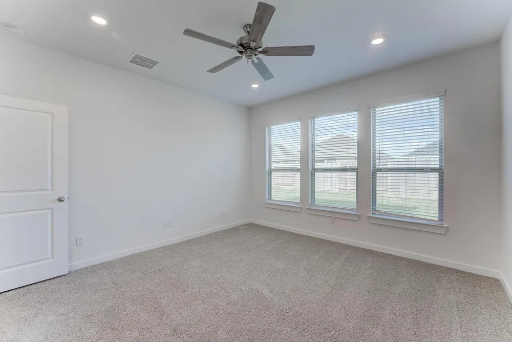 140 Bloomington Loop Hutto, TX 78634