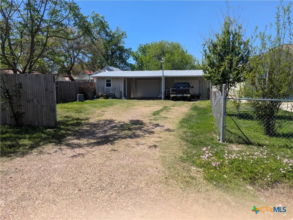 240 S Rail Street Bloomington, TX 77951