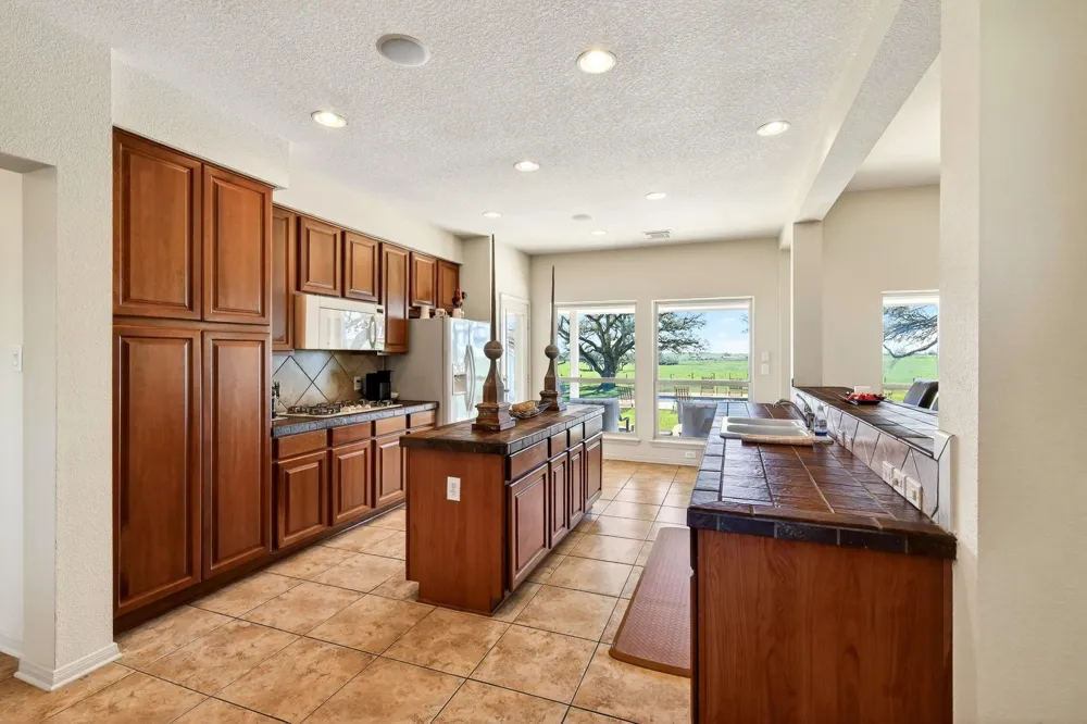 1797 County Road 261 Moulton, TX 77975
