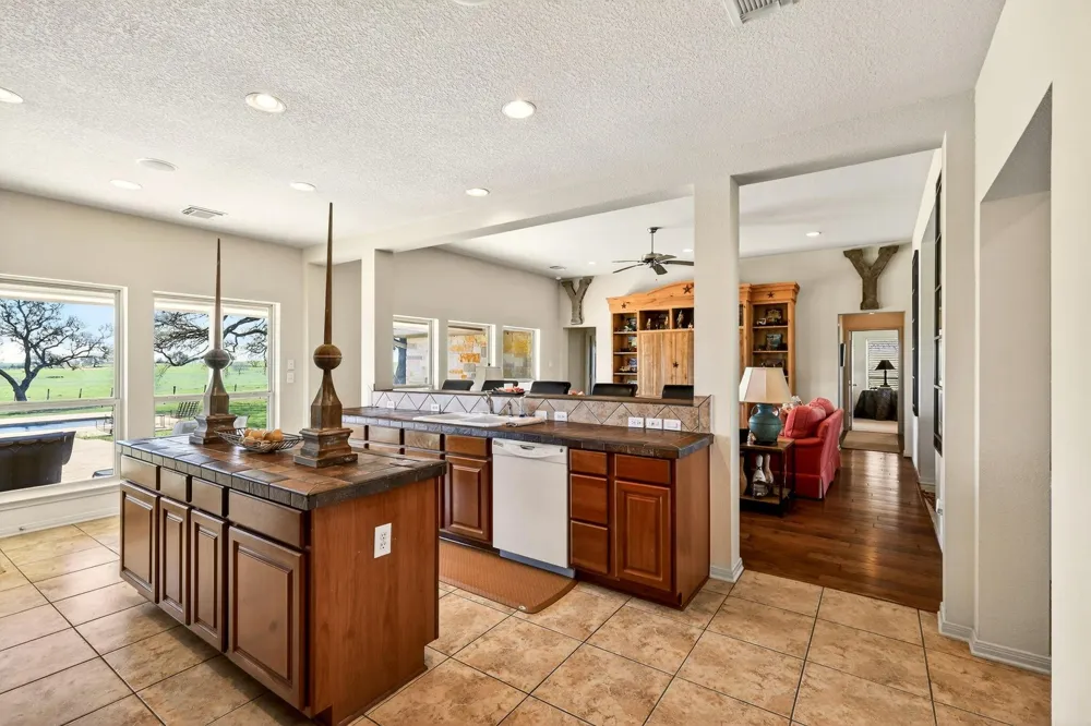 1797 County Road 261 Moulton, TX 77975