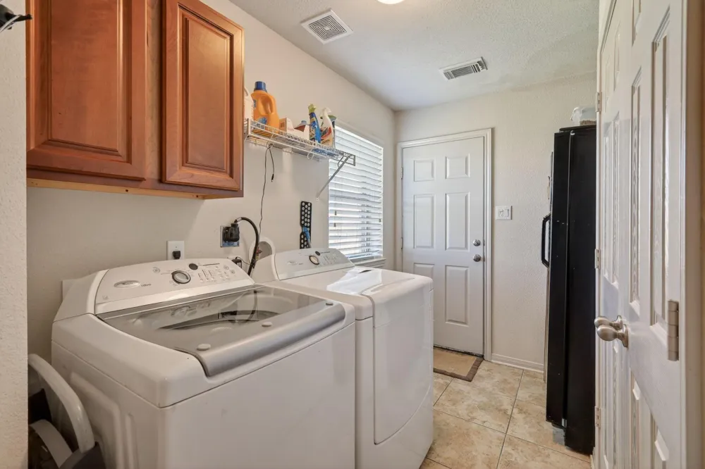 1797 County Road 261 Moulton, TX 77975